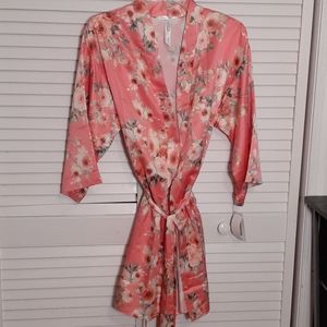Just In!  NWT Silky Flora Nikrooz Robe